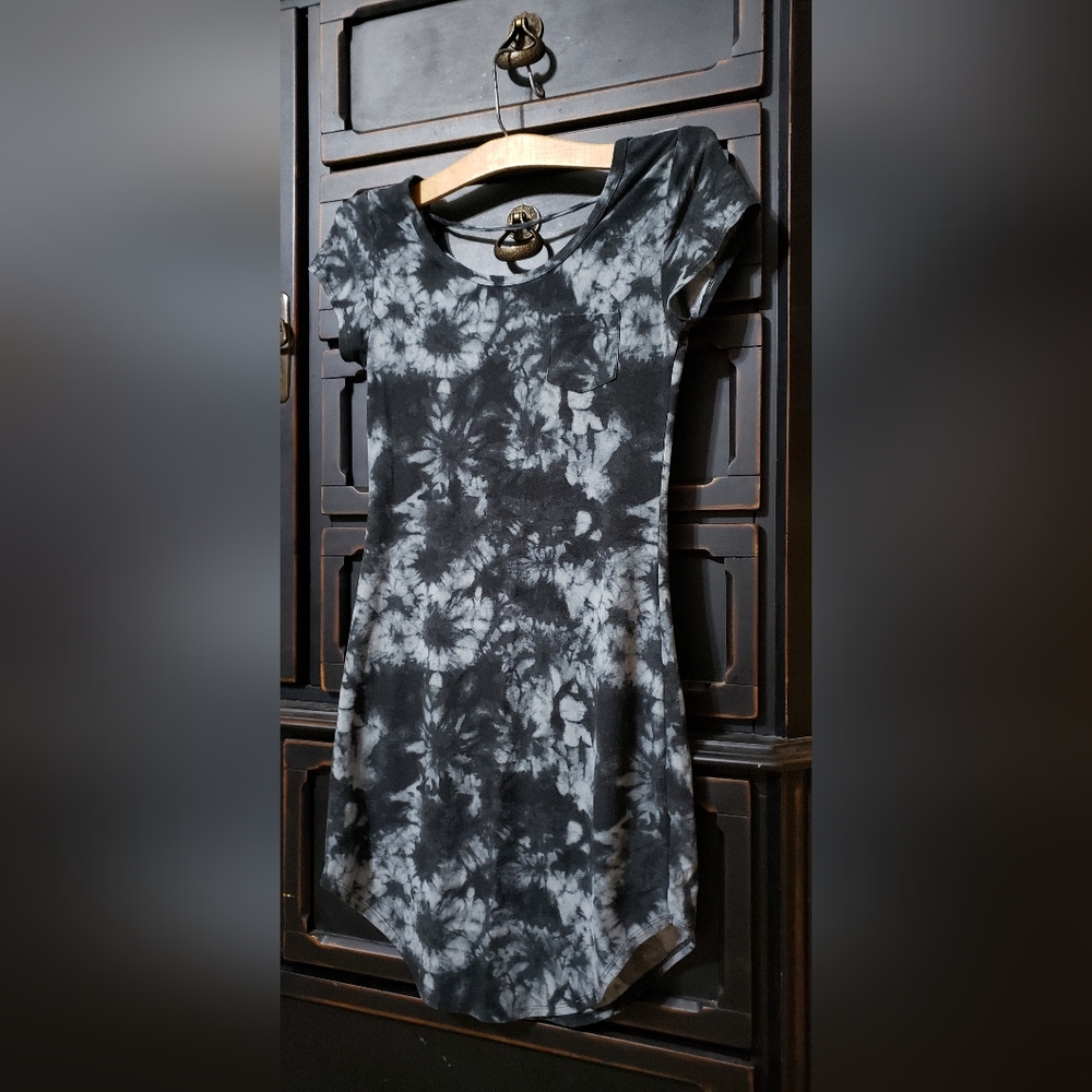 No Boundaries Black & Gray Tie-Dye Short Sleeve Mini Dress